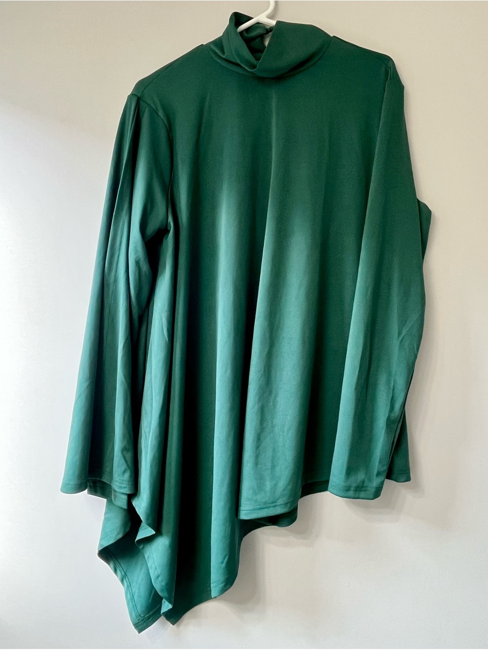 NWT Uoozee Emerald Green High Mock Neck Asymmetrical Blouse with Pearl Buttons